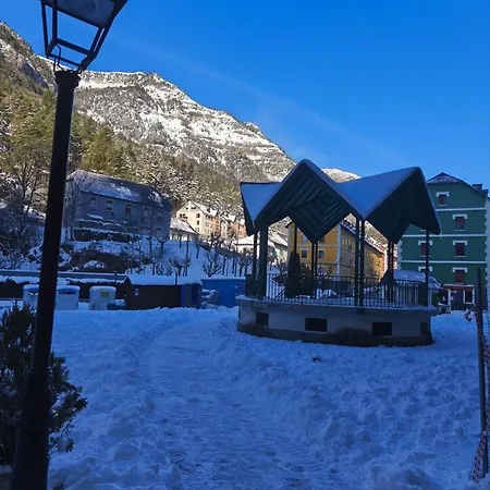 Martina Vut , Estacion De Lägenhet